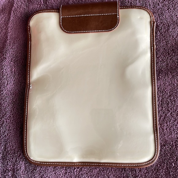 DiVOGA TABLET CASE. 8.5"x10 1/4 HOLDS UP TO 7" TABLET. PINK WITH BLACK TRIM. - Picture 3 of 9